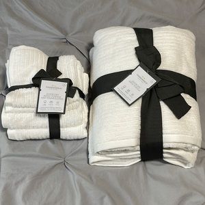 NWT Bath Towel Set